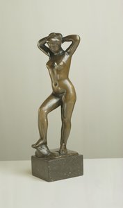 Fürdőző felemelt karral (bronz)